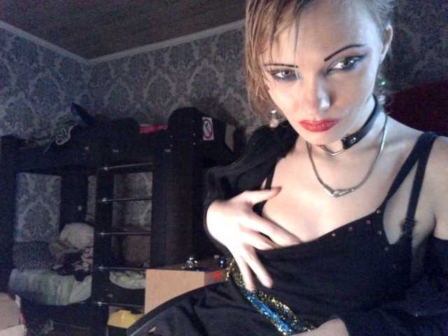 Bilder WildMissNiks Hello my adorable. I am ready to burn passionately in a private show. Waiting for you and invite you.