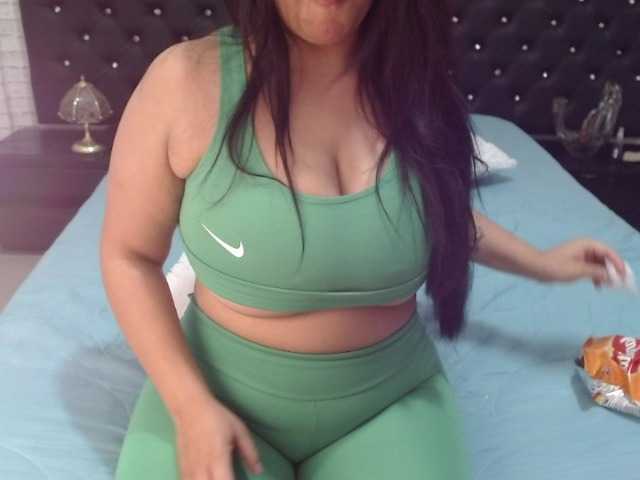 Bilder Xiomara8 Welcome guys! remember follow me!! Make me wet with your advice honey