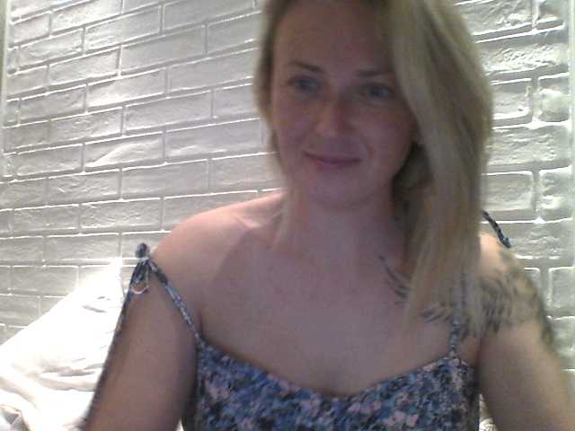 Bilder XswetaX I look at your cam for 30 tokens. chest-40 tokens