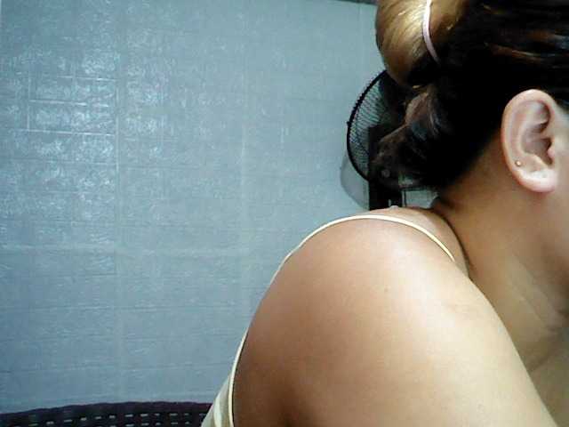 Bilder zyna6914 hello guy welcome to my room help me soem token guyz thank you for all help guyz...